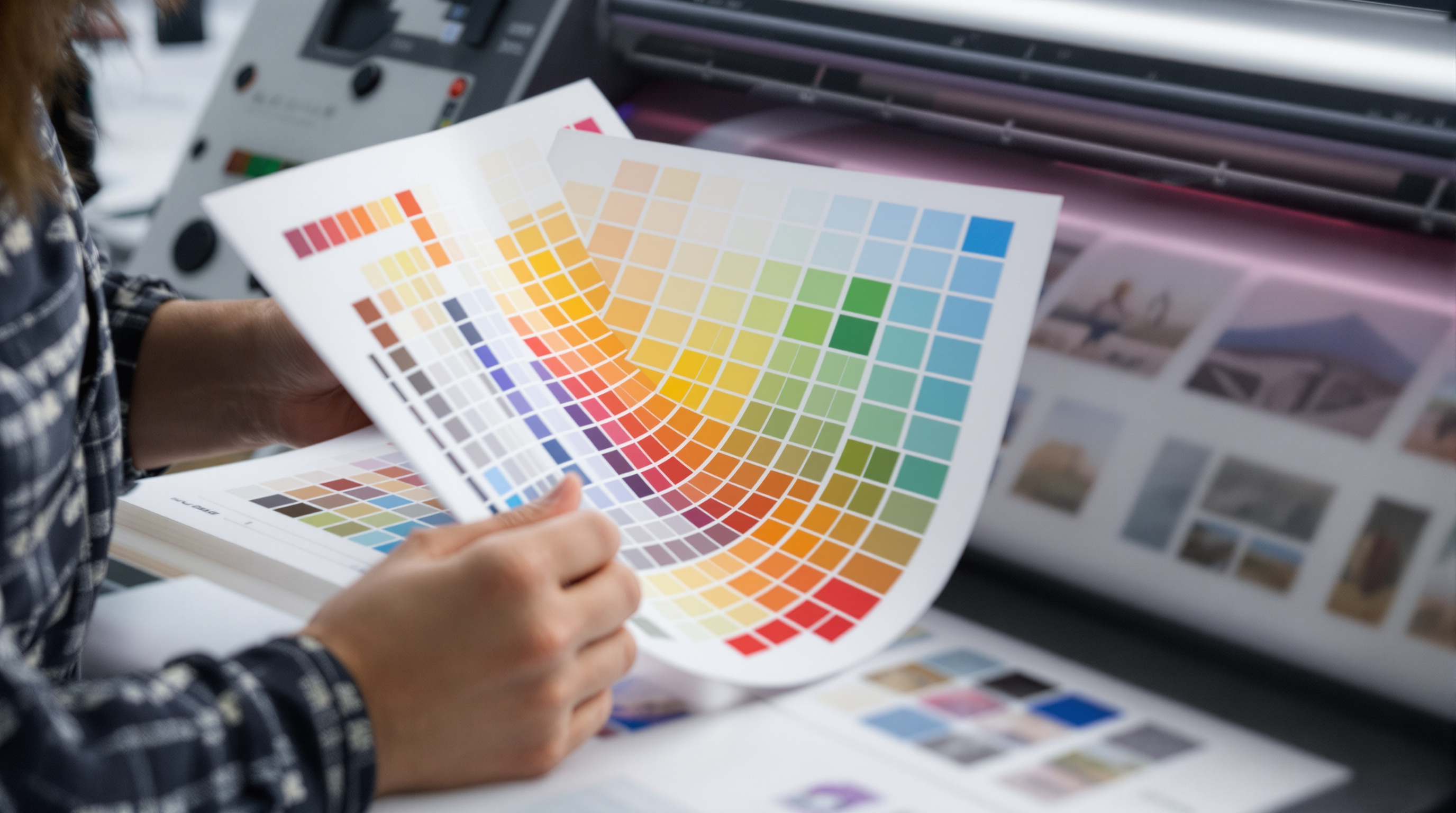 Application de la palette couleur sur les supports d'une galerie